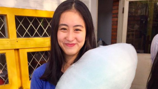 Keseruan Vanessa Surya Saat Makan Gulali hingga Es Dawet