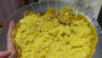 Niat hati ingin membuat pie susu, tapi hasilnya malah seperti ini. Bahkan ada netizen yang mengira kalau ini adalah nasi kuning. Ya ampun, sabar ya! Foto: twitter