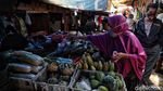 Suasana Pasar Tradisional Tanjung Priok di Hari Pertama PSBB