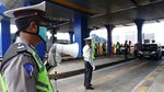 Polisi juga Periksa Kendaraan yang Masuk Tol Arah Jakarta