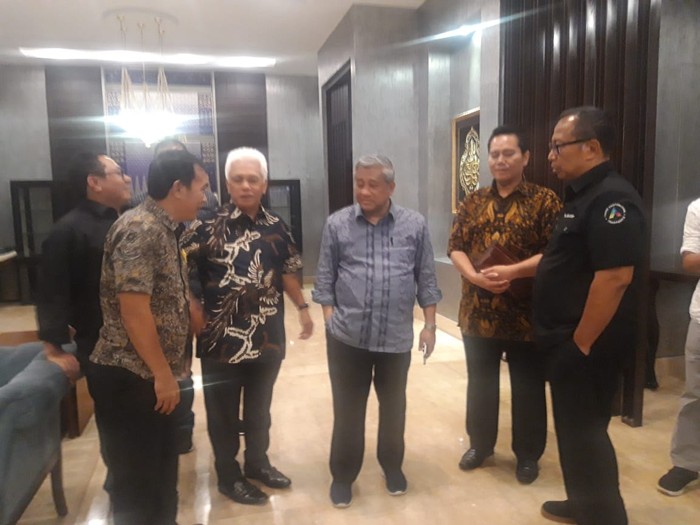 Foto ilustrasi: Wakil Ketua Dewan Penasehat Serikat Media Siber Indonesia (SMSI) M. Hatta Rajasa saat bersama M Nuh (Dok Istimewa)