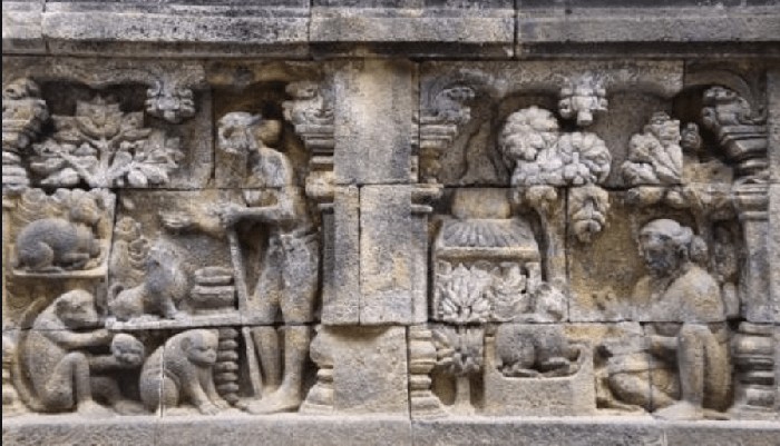 Relief kelinci di Candi Borobudur.