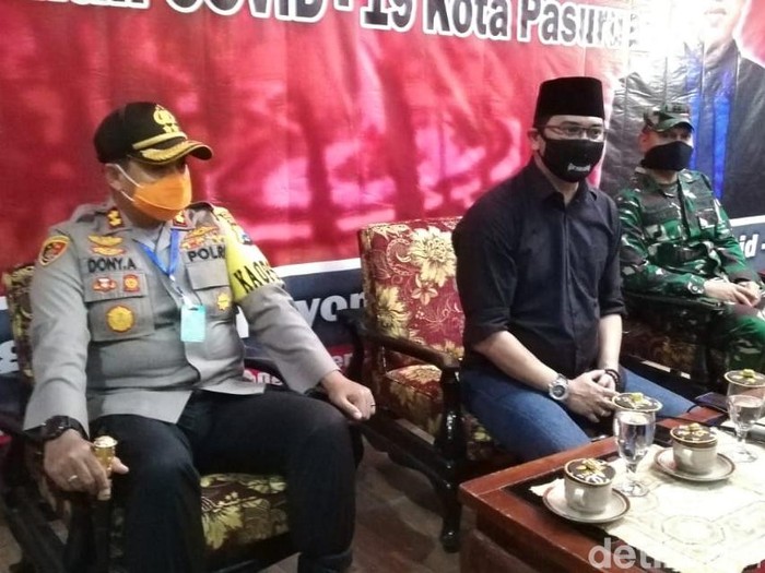 Dua warga di Kota Pasuruan dinyatakan positif virus Corona. Satu di antaranya meninggal dunia.