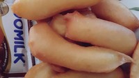Resep eclair sudah diikuti dengan benar tapi hasilnya kok malah begini. Bukan mirip eclair, kue ini malah ada yang bilang lebih mirip kotoran bayi.  Foto: twitter