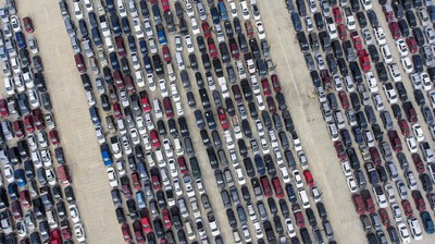 Potret Ribuan Mobil Antre Distribusi Makanan di Texas