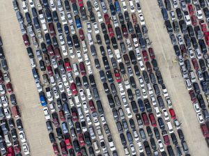 Potret Ribuan Mobil Antre Distribusi Makanan di Texas