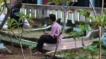 Jelang Ramadhan, Warga Bekasi Nekat Ziarah Kubur di Tengah Corona