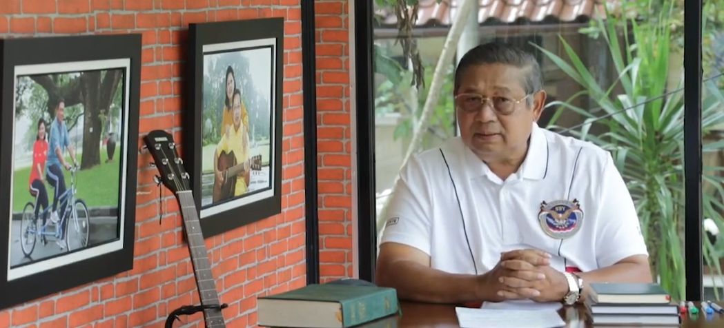 SBY kembali menciptakan lagu yang bertujuan untuk memberikan semangat di tengah pandemi virus corona COVID-19. Lagu ini pun dinyanyikan oleh sederet penyanyi Tanah Air. Mulai dari Yuni Shara, Sandhy Sondoro, hingga Lala Karmela. Seperti apa?