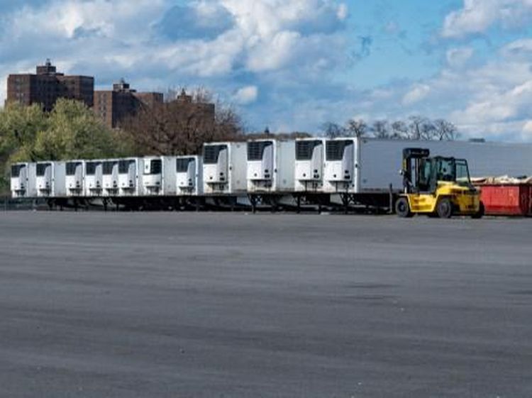 Truk Es Berbaris di New York untuk Angkut Jenazah Korban Virus Corona