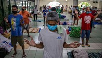 Sebagian besar perayaan Paskah di Filipina telah dibatalkan setelah pertemuan keagamaan dilarang sebagai bagian dari Lockdown yang diambil pemerintah setempat yang diberlakukan di pulau utama negara itu, Luzon, guna menekan penyebaran virus Corona. Ezra Acayan/Getty Images.