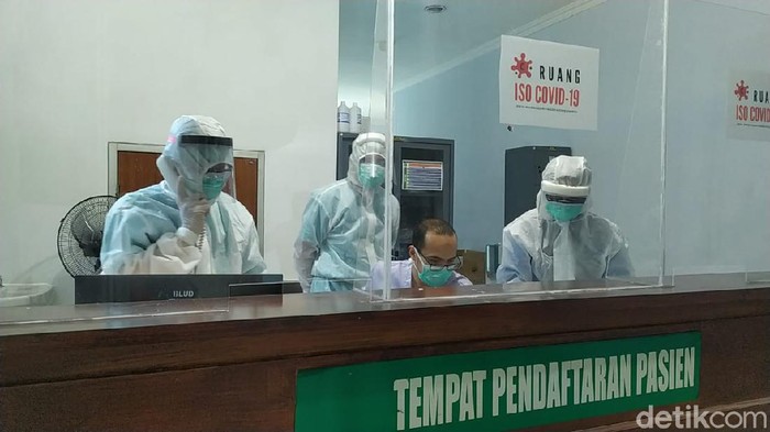 Kasus kematian Pasien Dalam Pengawasan (PDP) Corona di Kabupaten Mojokerto kembali terjadi. Seorang pria berusia 53 tahun yang belum lama pulang dari Surabaya meningggal di Sidoarjo.