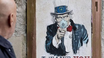 Karya seniman Tvboy asal Barcelona, Spanyol. Sebuah pesan untuk seluruh dunia agar saat ini harus tetap di rumah demi mencegah tertular virus Corona. (Foto: Boredpanda)