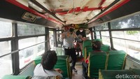 Sopir juga tidak memiliki surat-surat sehingga mobil tersebut langsung dikandangkan.
