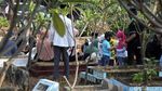 Jelang Ramadhan, Warga Bekasi Nekat Ziarah Kubur di Tengah Corona
