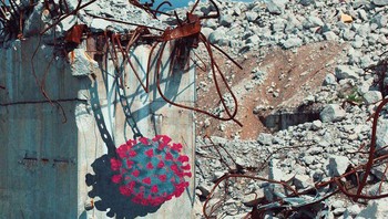 Sean Hula Yoro (nama seniman) asal Miami, AS dengan karyanya: Wrecking Ball Corona (Foto: Boredpanda)