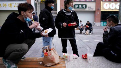 Lockdown Berakhir di Wuhan, Masyarakat Mulai Padati Tempat Makan