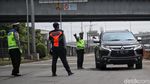 Begini Pemeriksaan PSBB di Pintu Masuk Tol Tanjung Priok