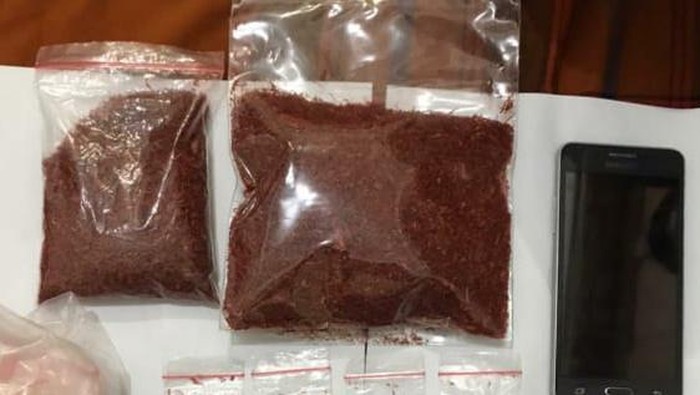Polisi Sita 14 Saset Tembakau Sintetis di Makassar,