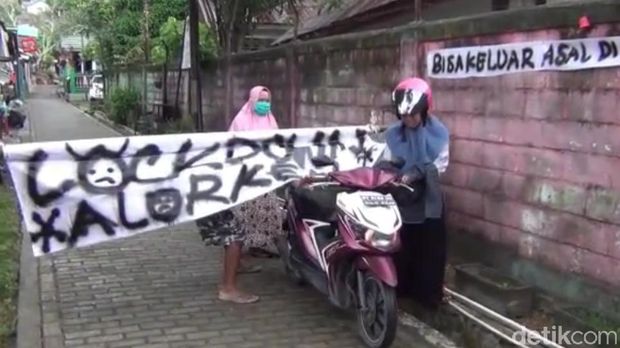 Sejumlah kelurahan di Kendari berlakukan karantina wilayah setelah keluarnya surat edaran dari Walkot Kendari (Sitti Harlina/detikcom)