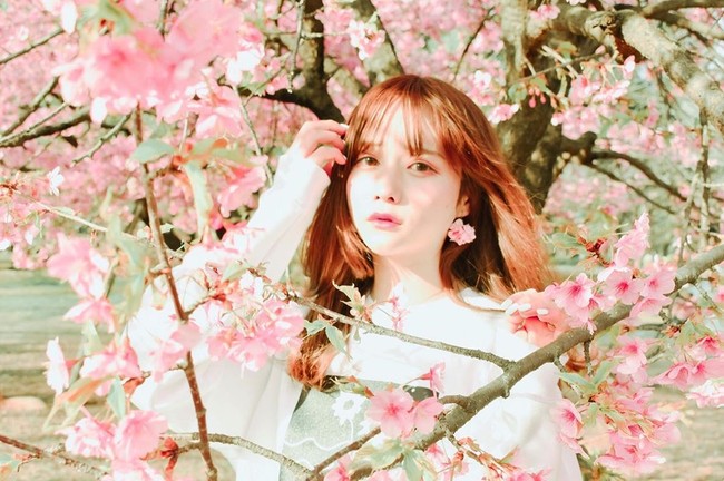 Meskipun Puutan menguasai tata rias, sosoknya yang asli juga terlihat lebih jantan di beberapa video YouTubenya.  Foto: Instagram