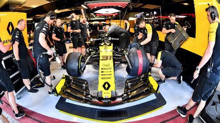 French Formula One driver Esteban Ocon enters his car during a test day at the Yas Marina Circuit in Abu Dhabi, on December 3, 2019. - The highly-rated 23-year-old Frenchman will race for Renault next year as successor to Nico Hulkenberg alongside Daniel Ricciardo. (Photo by GIUSEPPE CACACE / AFP)