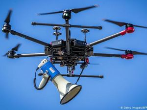 Yunani Terbangkan Drone Buat Pantau Jaga Jarak di Pantai