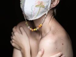 Postingan Foto Masker Netizen dari Keren hingga Bikin Ngakak