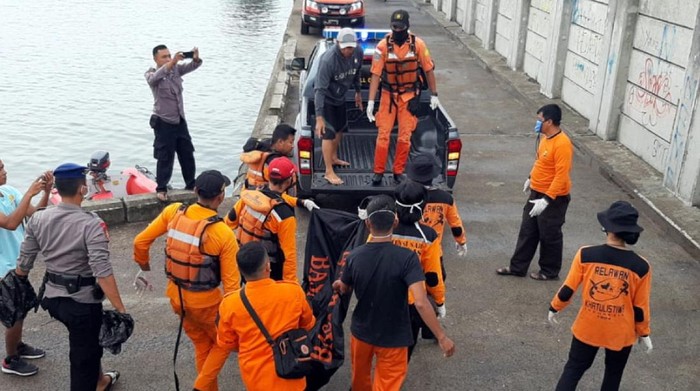 Jasad Remaja yang Tenggelam di Palabuhanratu
