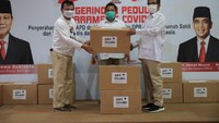 Fraksi Partai Gerindra DPR-RI memberikan bantuan 5.000 APD dan 150.000 masker untuk disebar ke  rumah sakit-rumah sakit di daerah penderita COVID-19 seperti DKI Jakarta, Jawa Barat, Banten, Sumatera Utara dan Sulawesi Selatan.
