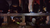 Dugaan sementara ada beberapa warga binaan kasus narkoba yang mengalami sakit. Namun warga binaan tersebut tidak mendapat penanganan dari petugas lapas.