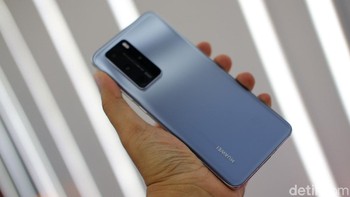 Ponsel ini juga dimodali Kirin 990 5G yang dipadukan dengan RAM 8 GB dan ROM 256 GB. Foto: Adi Fida Rahman/detikINET