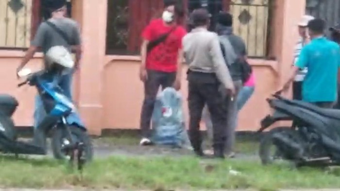 densus 88 geledah rumah di sukodono sidoarjo