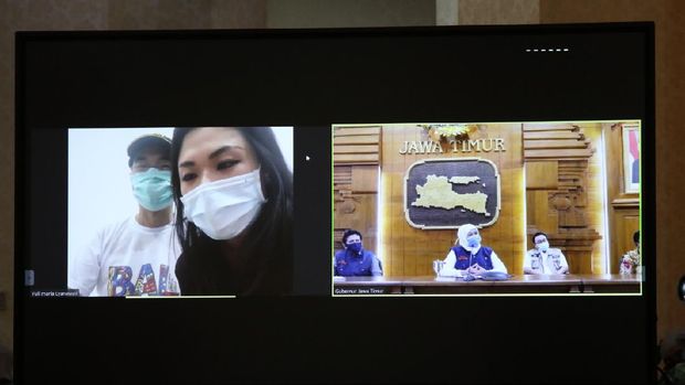 Khofifah Sapa Pasien Sembuh Corona/