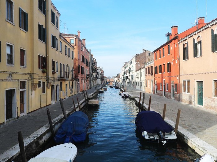 VENICE, ITALY - MARCH 9: A canal and the roads next to it are seen completely empty on March 9, 2020 in Venice, Italy. Prime Minister Giuseppe Conte announced a national emergency due to the coronavirus outbreak and imposed quarantines on the Lombardy and Veneto regions, which contain roughly a quarter of the countrys population. Italy has the highest number of cases and fatalities in Europe. 
The movements in and out are allowed only for work reasons, health reasons proven by a medical certificate.The justifications for the movements needs to be certified with a self-declaration by filling in forms provided by the police forces in charge of the checks.
(Photo by Marco Di Lauro/Getty Images)