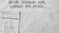 Selain makanan yang disediakan oleh koki Hotel Grand Cempaka, banyak juga masyarakat, instansi dan perusahaan yang peduli dengan mengirimkan makanan, minuman, buah-buahan serta multivitamin.