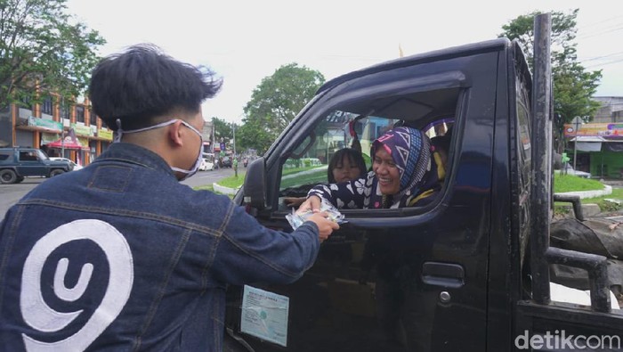 Aksi Pemuda Garut Lawan Corona