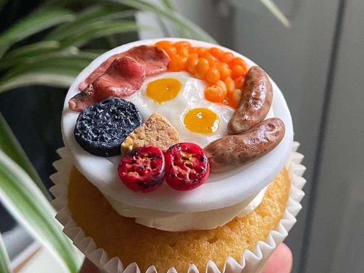 Gemas! 10 Cupcake Ini Dihiasi Miniatur Makanan