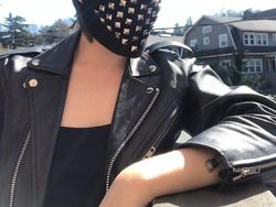 Postingan Foto Masker Netizen dari Keren hingga Bikin Ngakak