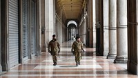 Keputusan untuk memperpanjang lockdown ini diambil PM Conte meski mendapat tekanan dari kalangan pebisnis setempat untuk segera mengakhiri lockdown. Laporan media-media lokal menyebut serikat-serikat bisnis dari berbagai wilayah menulis surat kepada PM Conte yang isinya memperingatkan bahwa perusahaan-perusahaan tidak akan mampu membayar gaji para pegawai jika penutupan dilanjutkan.