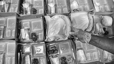 Bersama Menyediakan Makanan Untuk Tenaga Medis