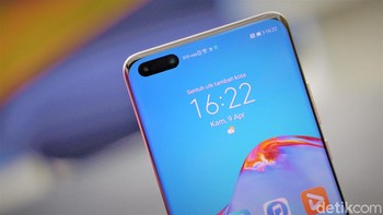 Di punch hole ini, Huawei menempatkan kamera selfie 32 MP yang bisa merekam 4K. Selain itu ada IR Depth dan sensor proximity untuk face unlock. Foto: Adi Fida Rahman/detikINET