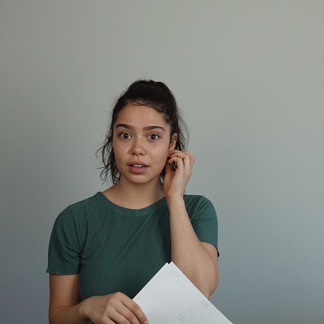 Saat seorang fans bertanya apakah dia menyukai sesama wanita di Twitter, Aulii membalasnya dengan memberikan tautan ke postingan TikTok tersebut. ‘If i may escort you to my tiktok…, tulisnya. Foto: Instagram/@auliicravalho