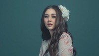Unggahan Aura Kasih itu langsung mencuri perhatian banyak orang. Foto: Instagram @aurakasih