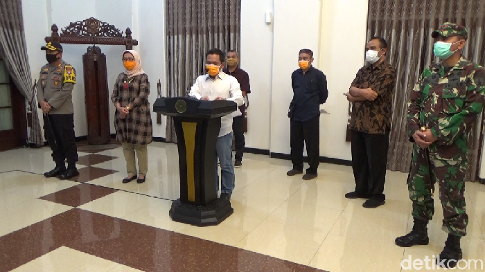 Ada tambahan satu pasien positif Corona di Lumajang yang merupakan seorang ASN. Ia dari klaster Asrama Haji Surabaya.