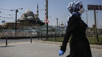 Langkah ini memperketat pembatasan yang telah diberlakukan sebelumnya, yang memerintahkan warga dengan usia di bawah 20 tahun dan di atas 65 tahun untuk tetap di dalam rumah. Di bawah lockdown 48 jam, seluruh warga di 31 kota itu diperintahkan tetap di rumah.