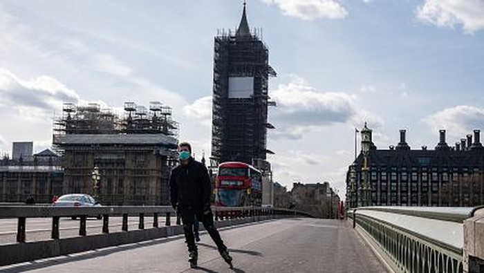 Inggris terapkan pembatasan sosial di wilayahnya untuk putus rantai sebaran Corona. Kota London yang jadi destinasi wisata populer pun kini sepi dari wisatawan.