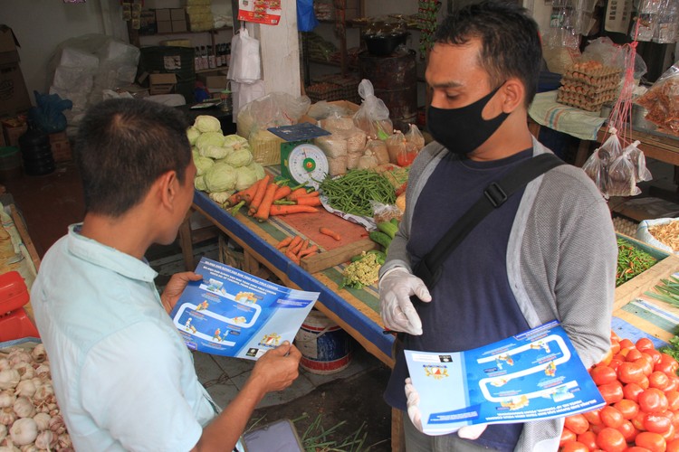 Belanja online jadi alternatif untuk memenuhi kebutuhan sehari-hari selama pembatasan sosial imbas Corona. Hal itu diharapkan dapat cegah penyebaran COVID-19.
