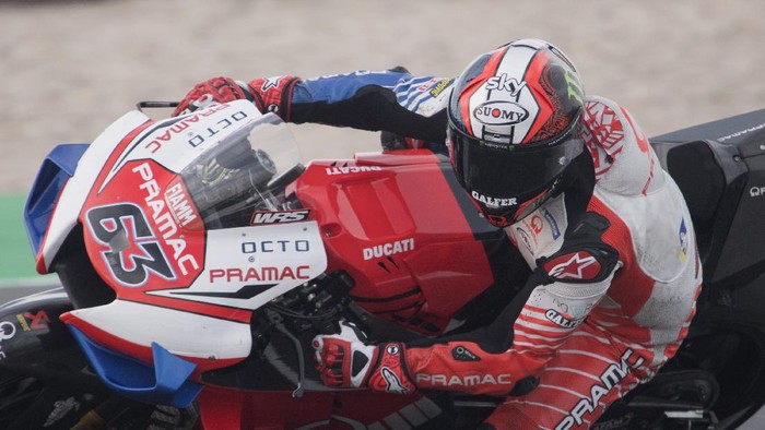 DOHA, QATAR - FEBRUARY 24: Francesco Bagnaia of Italy and Pramac Racing  rounds the bend  during the MotoGP Tests at Losail Circuit on February 24, 2020 in Doha, Qatar. (Photo by Mirco Lazzari gp/Getty Images)