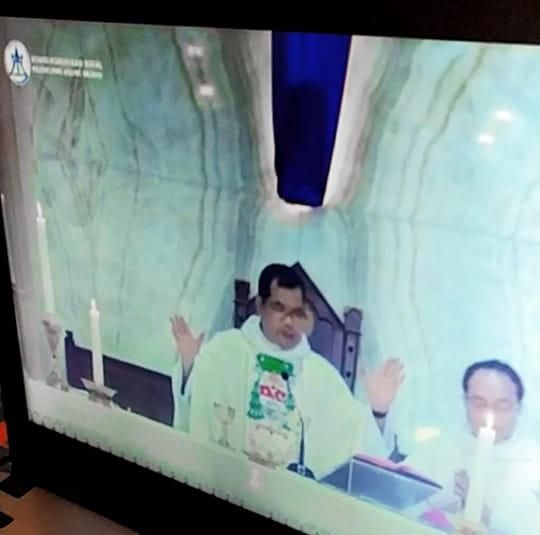 Ibadah paskah dari rumah (dok. Istimewa)