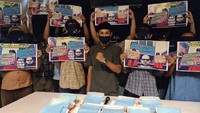 Sejumlah aktivis memakai penutup mata saat menggelar konferensi pers di Jakarta. Foto/Istimewa.